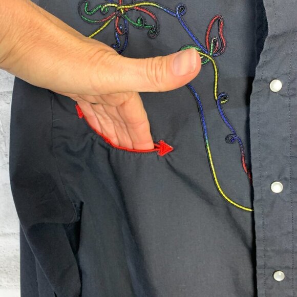 Vintage Western Pearl Snap Embroidered Button Down Shirt - Picture 4 of 9